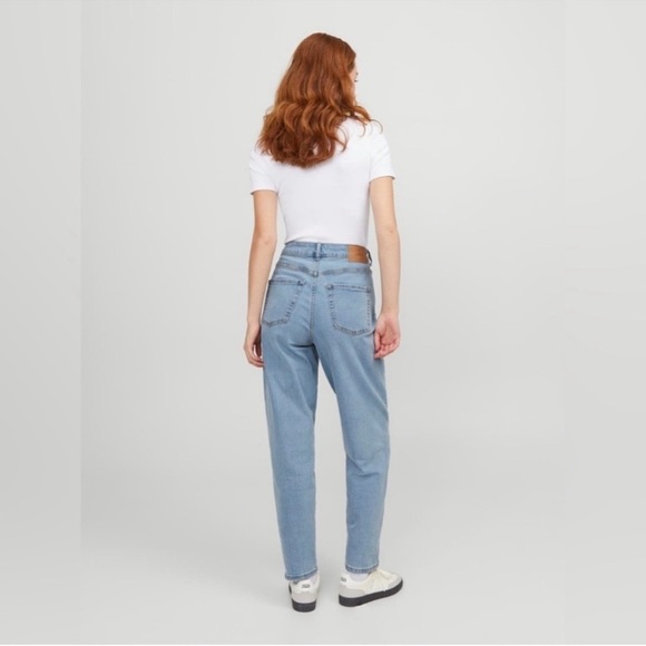 Light Blue Mom High-Waisted Jeans - Picture 3 of 11
